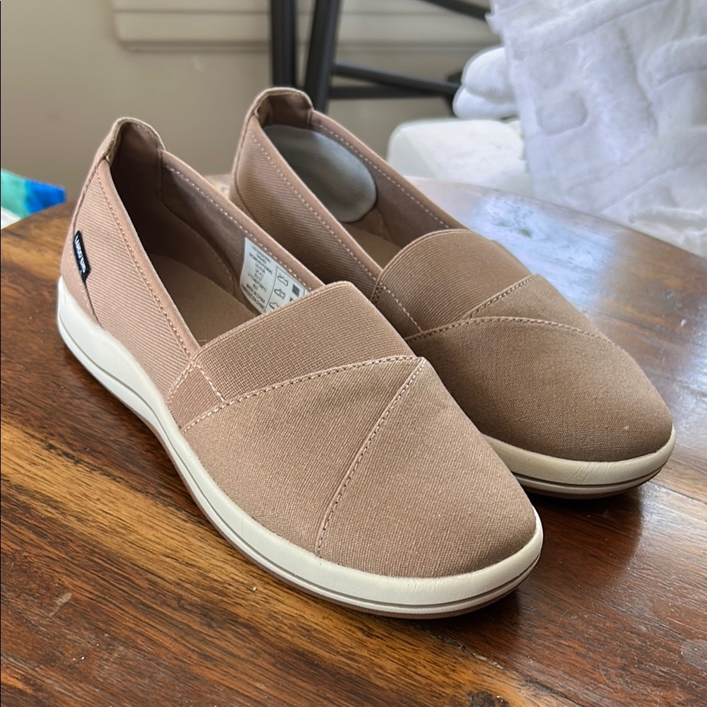 Lands' End Tan Flats with Elastic Straps
